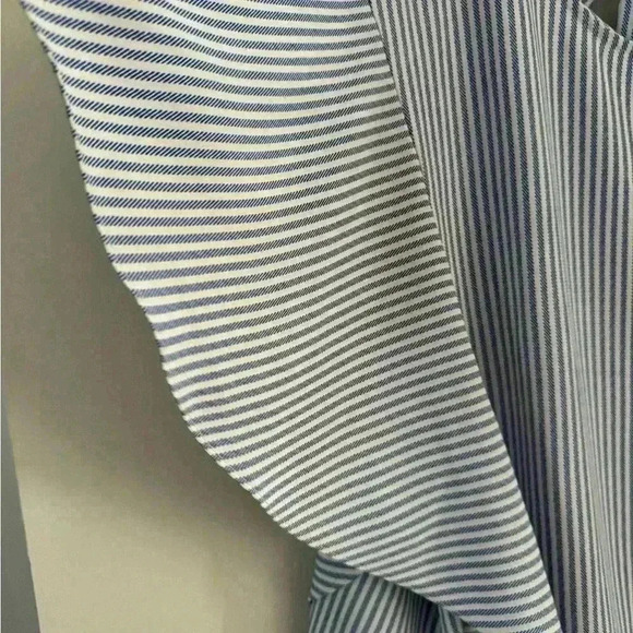 Beautiful top wit butterfly style arms. Spring/summer season start - Picture 2 of 4